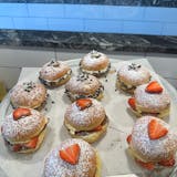 Bomboloni Nutella with strawberries