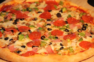 Luca Deluxe Pizza