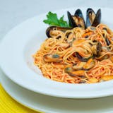 Linguine con sugo di pesce