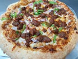 Lamb Curry Pizza with Amul Cheese