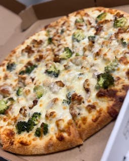 Broccoli & Chicken Alfredo Pizza