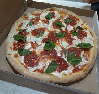 Grandma Fresh Mozzarella & Basil Pizza