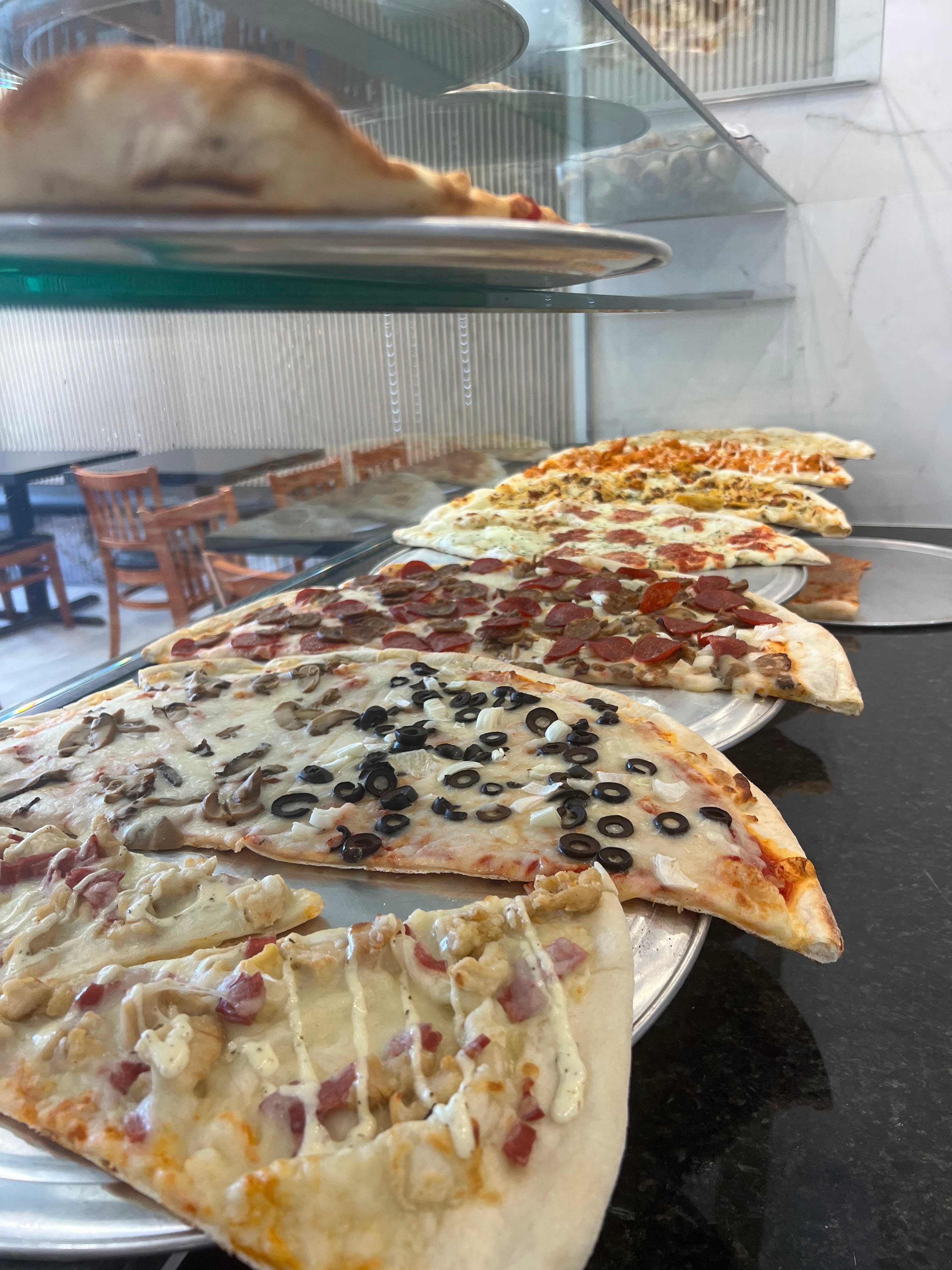P6. Chicken, Turkey, Bacon & Ranch Pizza