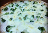 Alfredo Broccoli & Chicken Pizza
