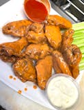 6 chicken wings with fries
