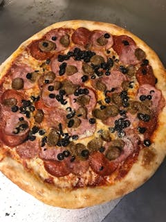 Meat Meeting Pizza