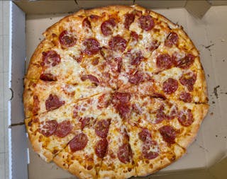 Traditional Mozzarella Pizza