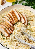 FETTUCINI ALFREDO W/GRILLED CHICKEN