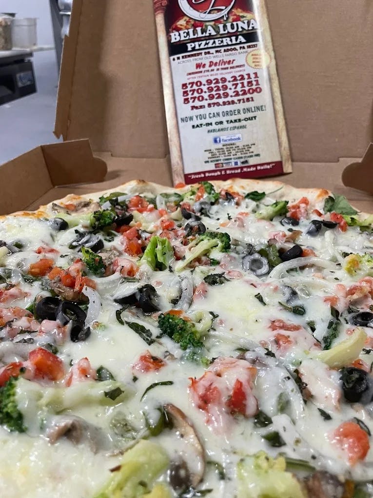 Veggie Pizza with White Sauce