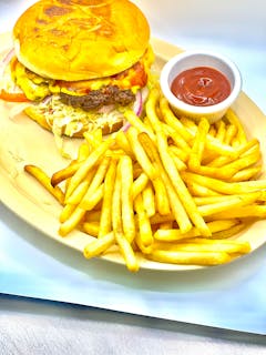 1/2 Lb Black Angus Cheeseburger