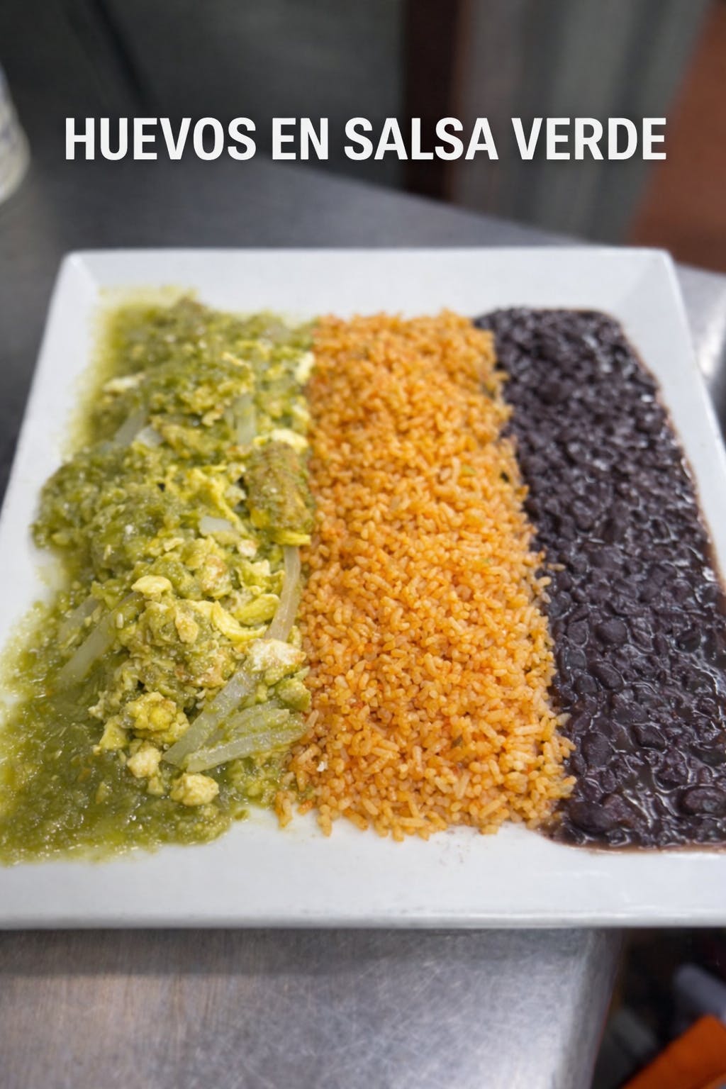 Huevos en Salsa Verde