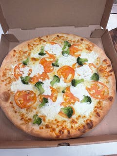 Broccoli with Ricotta Cheese White Pizza