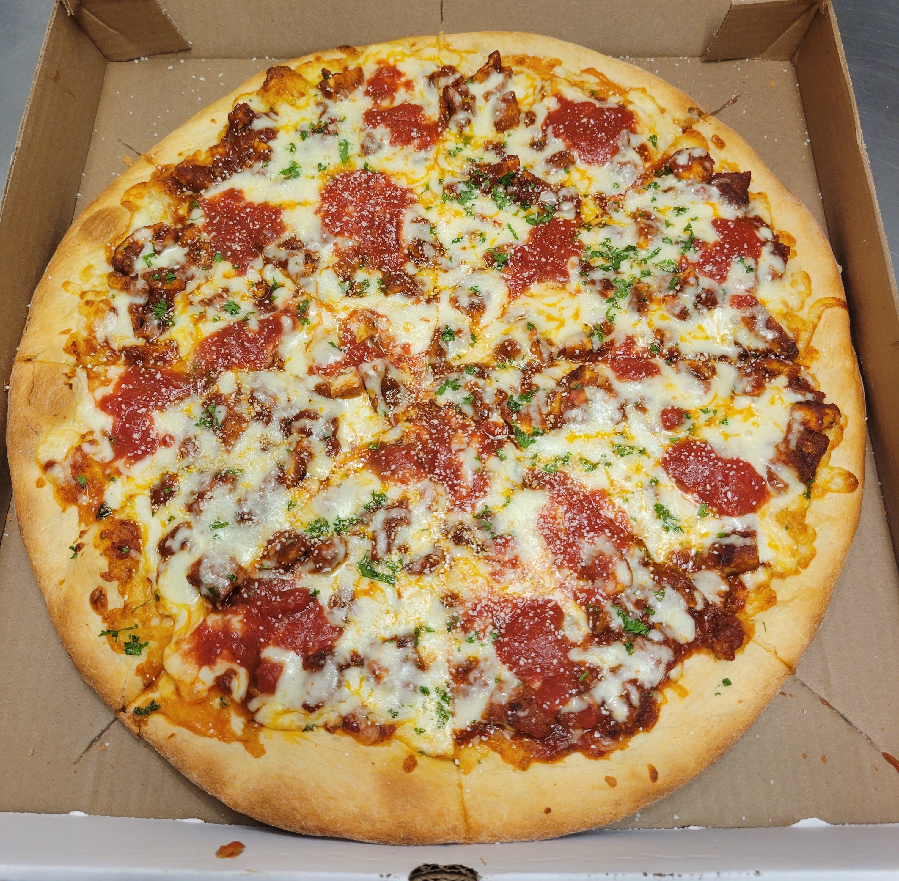Chicken Parmigiana Pizza (White)