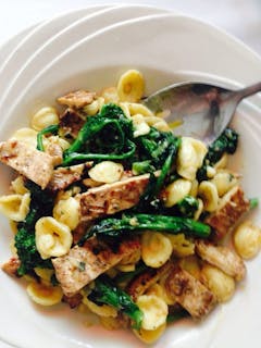 4. Tortellini Alfredo with Grilled Chicken