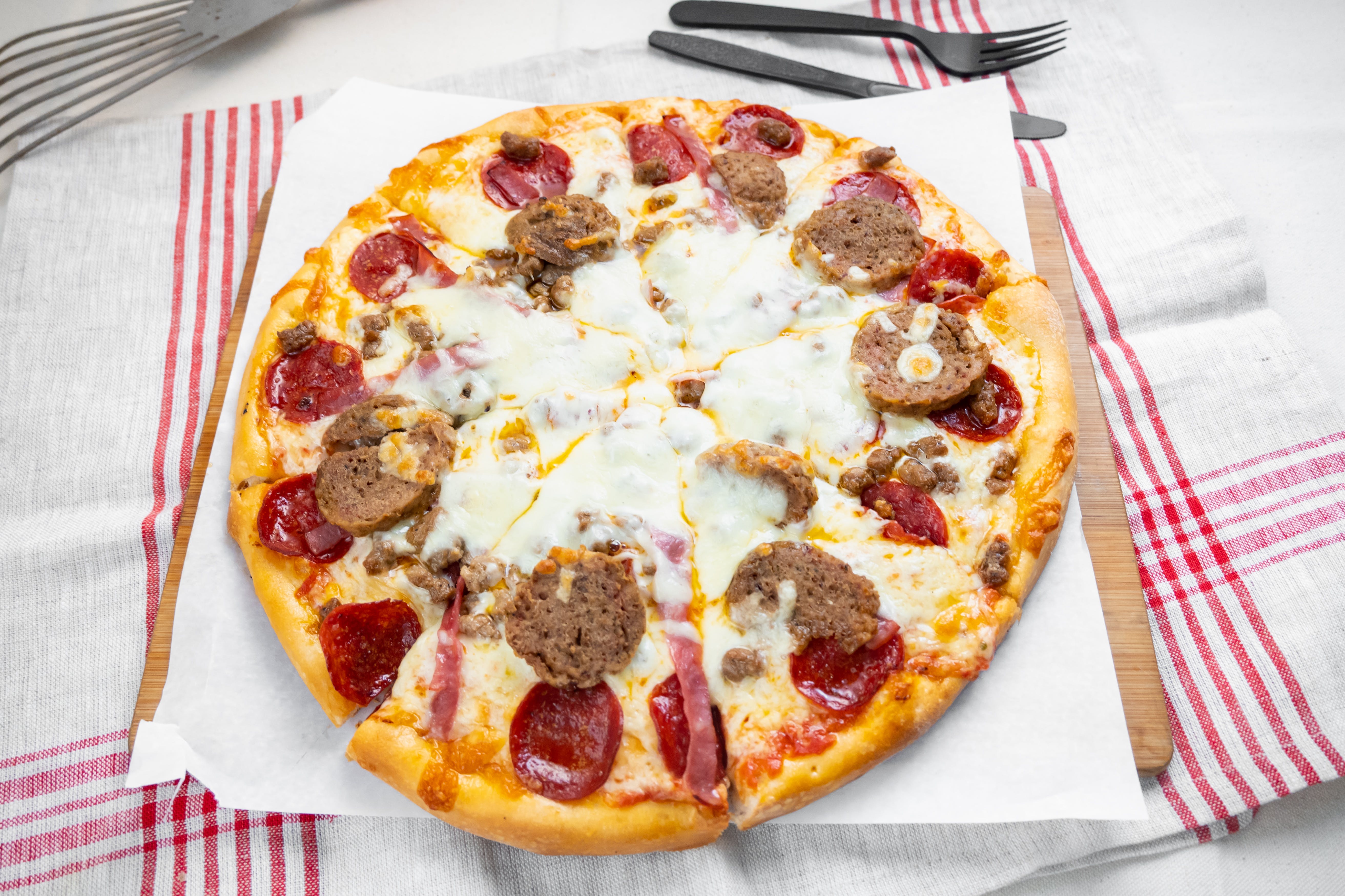 おぴざページ Ozzy's Pizza II - View Menu & Order Online - 5640 N 5th St