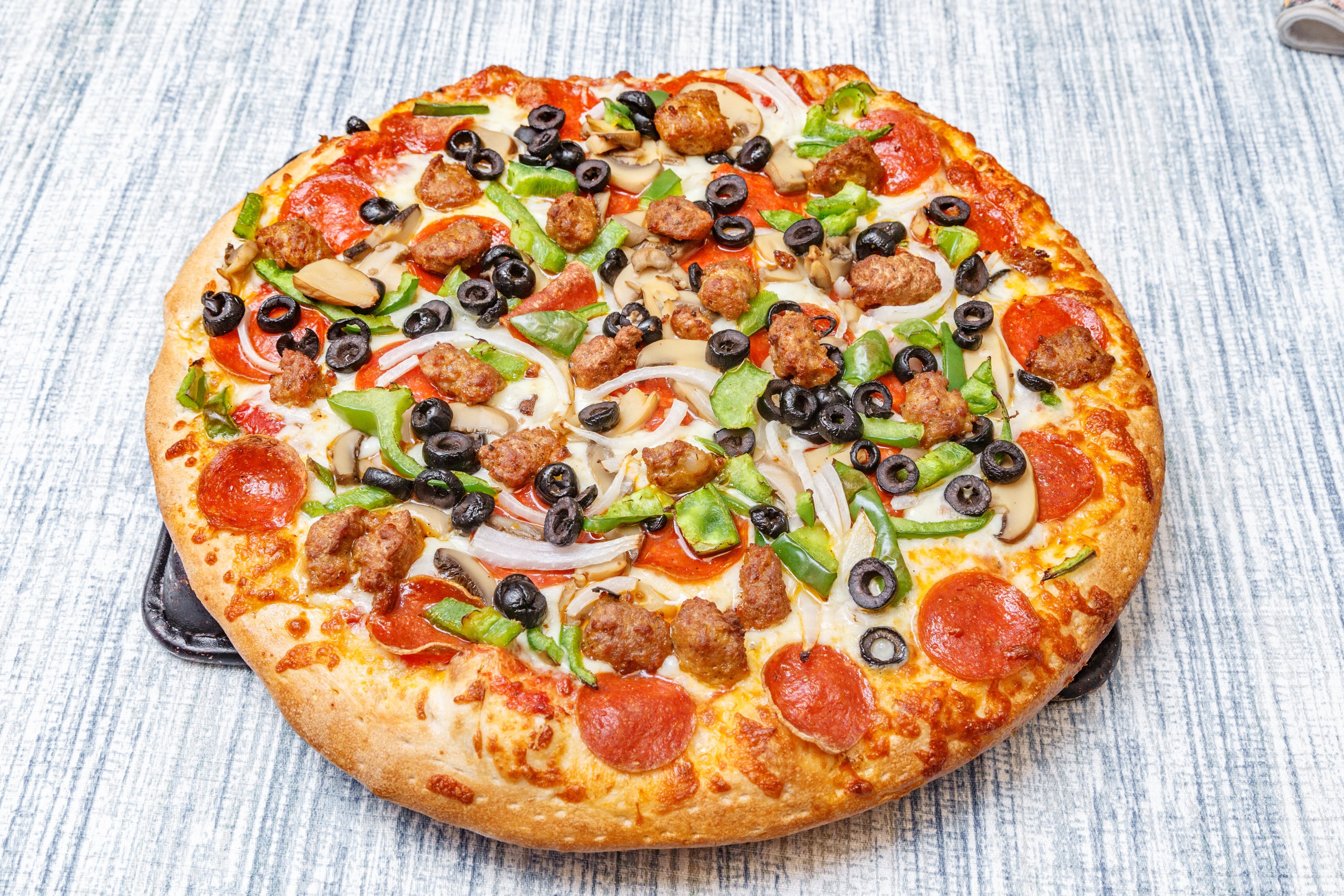 Deluxe Pizza