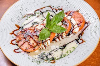 Mozzarella, Tomatoes & Basil
