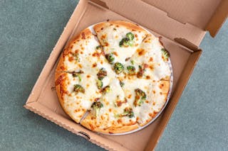 Chicken Broccoli Alfredo Pizza