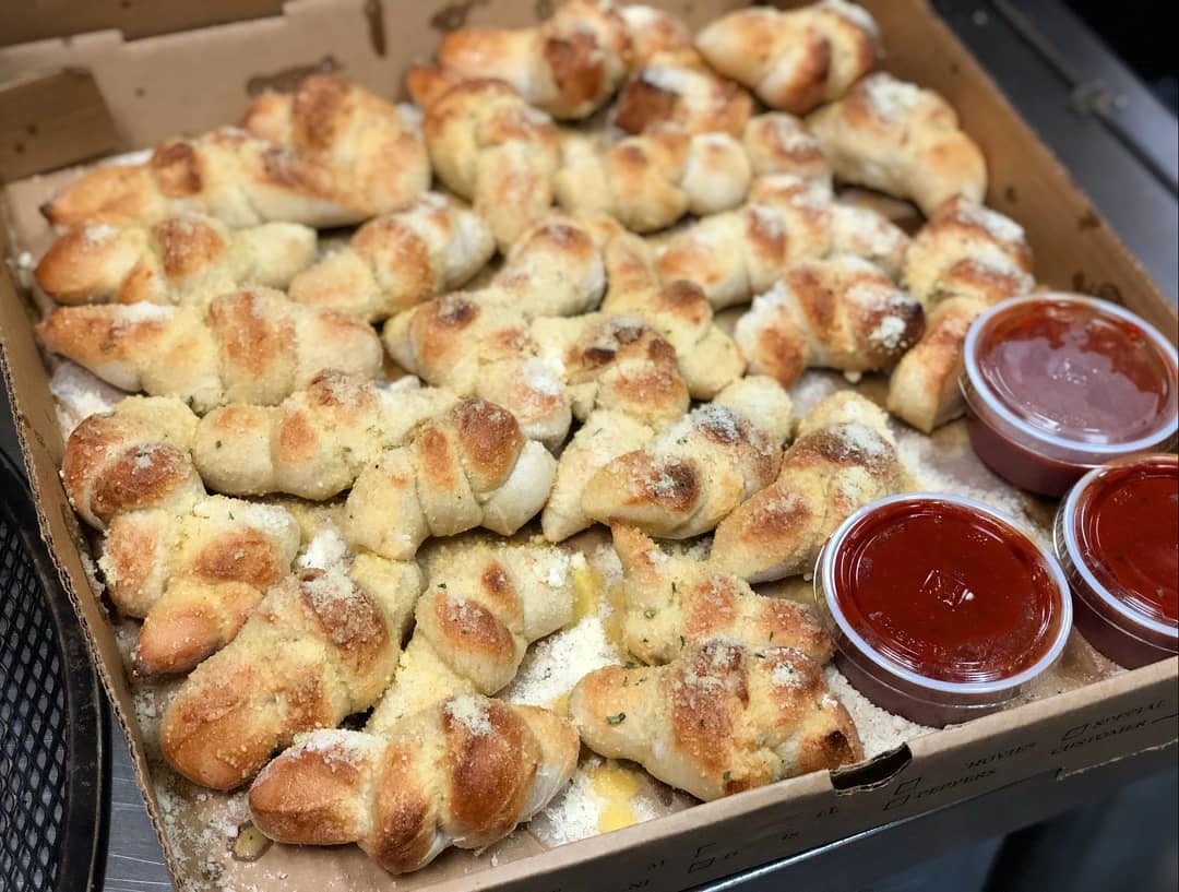 Garlic Knots with Marinara Sauce