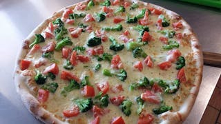 White Broccoli Tomato Pizza