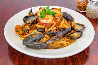 Margherita Di Mare with Garlic bread