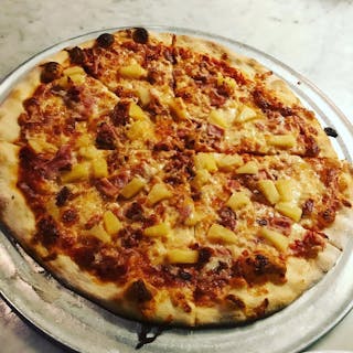 Mac Daddy Hawaiian Pizza