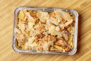 Pasta with Grilled Chicken, Fresh Garlic & Olive Oil