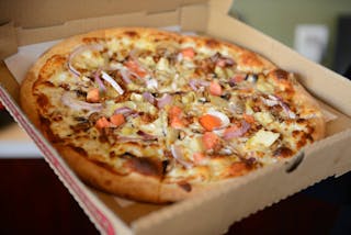Spicy Buffalo Chicken Honey Chic Pizza