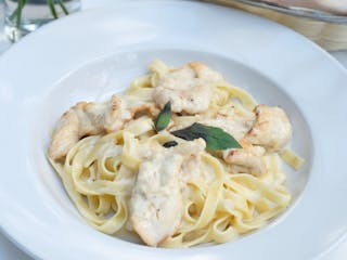 Fettuccine Alfredo e Pollo