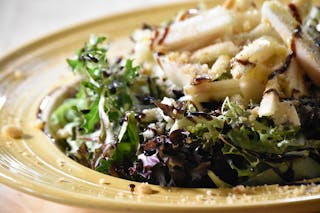 Pear & Walnuts Salad