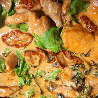 Creamy garlic chicken dinner