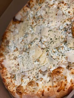 Creamy Chicken Alfredo Pizza