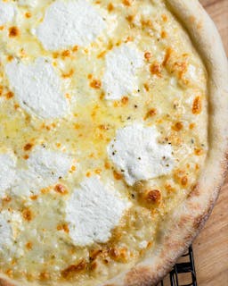 White Plain Garlic Pizza