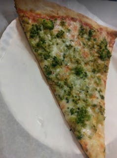 Broccoli Sauteed with Garlic Pizza