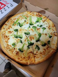 Broccoli White Pizza