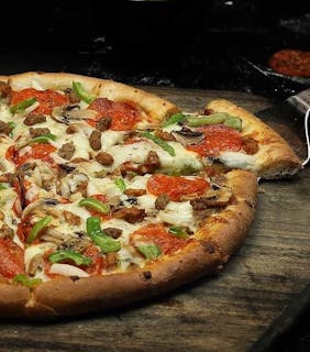 Deluxe Pizza
