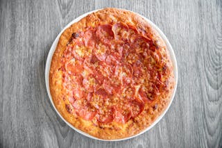 Deluxe Pepperoni Pizza