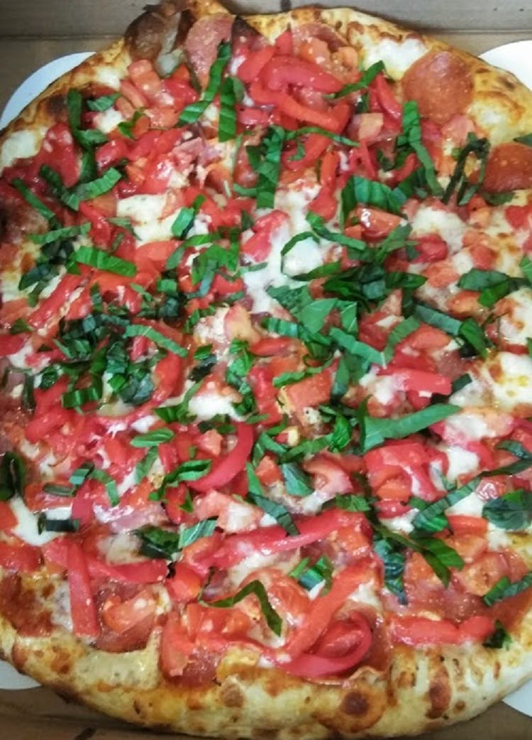 TOMATO & BASIL PIZZA