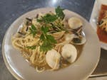 Spaghetti White Garlic Wine Clam Sauce