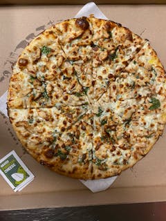 Milano Spinach Chicken Alfredo Pizza