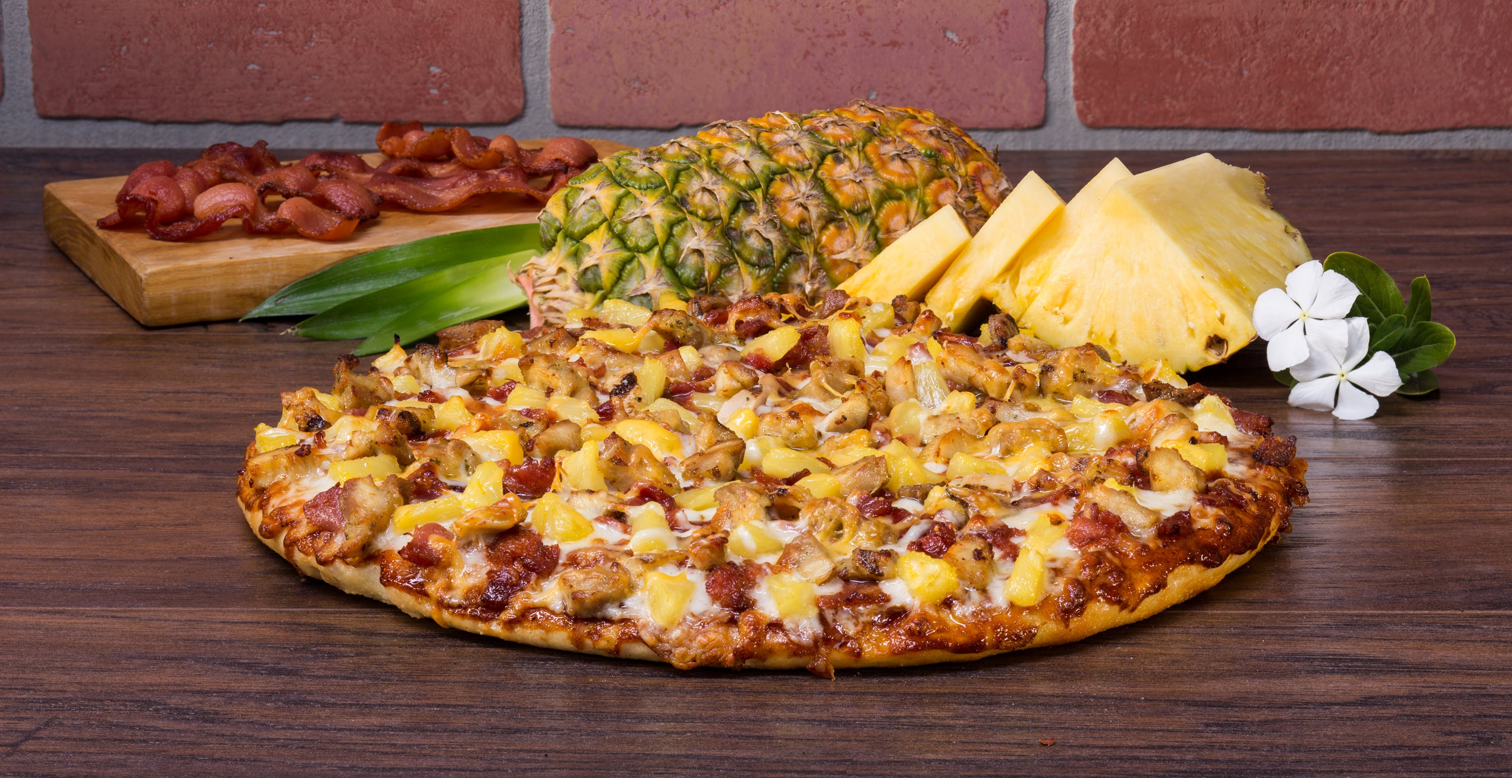 Order Pineapple Chicken Luau Pizza - Small 10'' food online from Mountain Mikes Pizza store, Meadow Vista on bringmethat.com