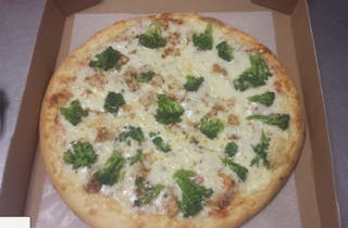 Chicken Alfredo Pizza