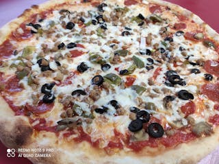 Deluxe Pizza