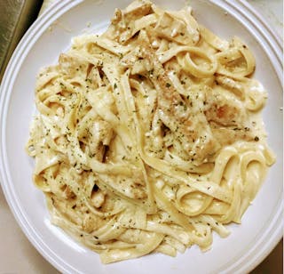 Fettuccini with Chicken in Alfredo Sauce