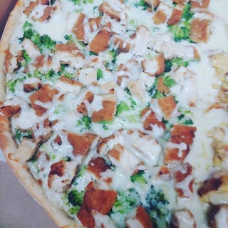 Chicken & Broccoli Pizza