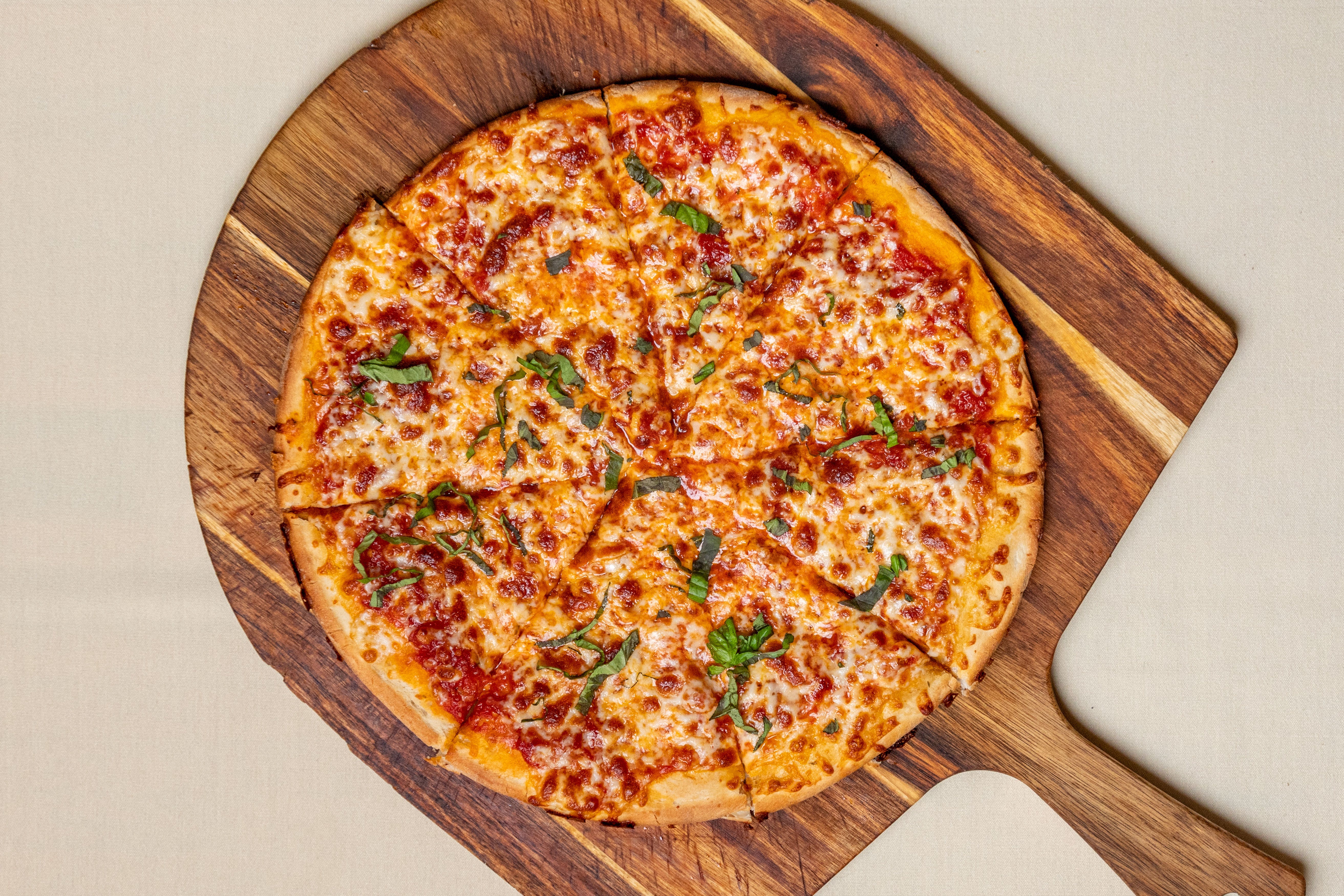 Pesto pasta with sautéed onions and cheese, image size:5250x3500