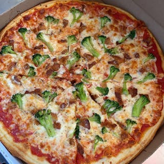 Chicken & Broccoli Pizza