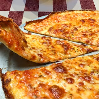 Famous “Thinny Thin” Pizza