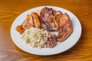 3. Chuleta Frita Arroz, Frijoles y Platano Maduro