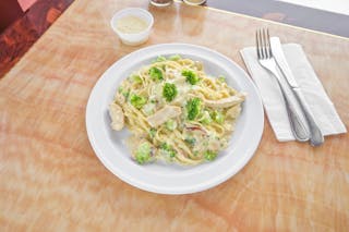 Chicken Alfredo with Broccoli